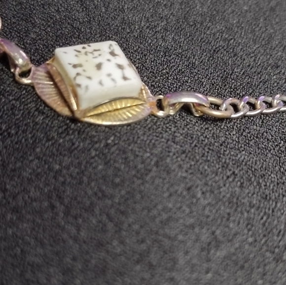 Gold And Marbled Stone Choker Necklace - Picture 13 of 15